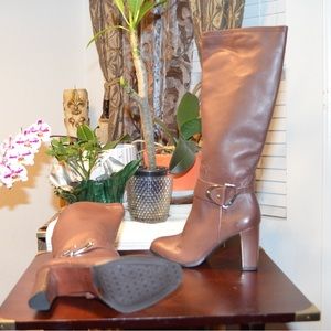 Brown heel boots size 7.5M
